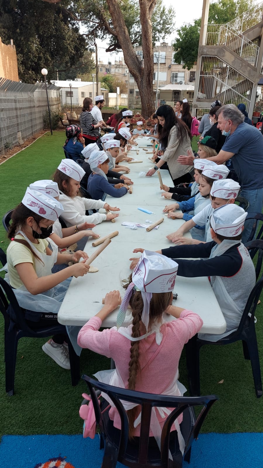 סדנת אפיית מצות וסיפור יציאת מצרים בשכונות בעכו